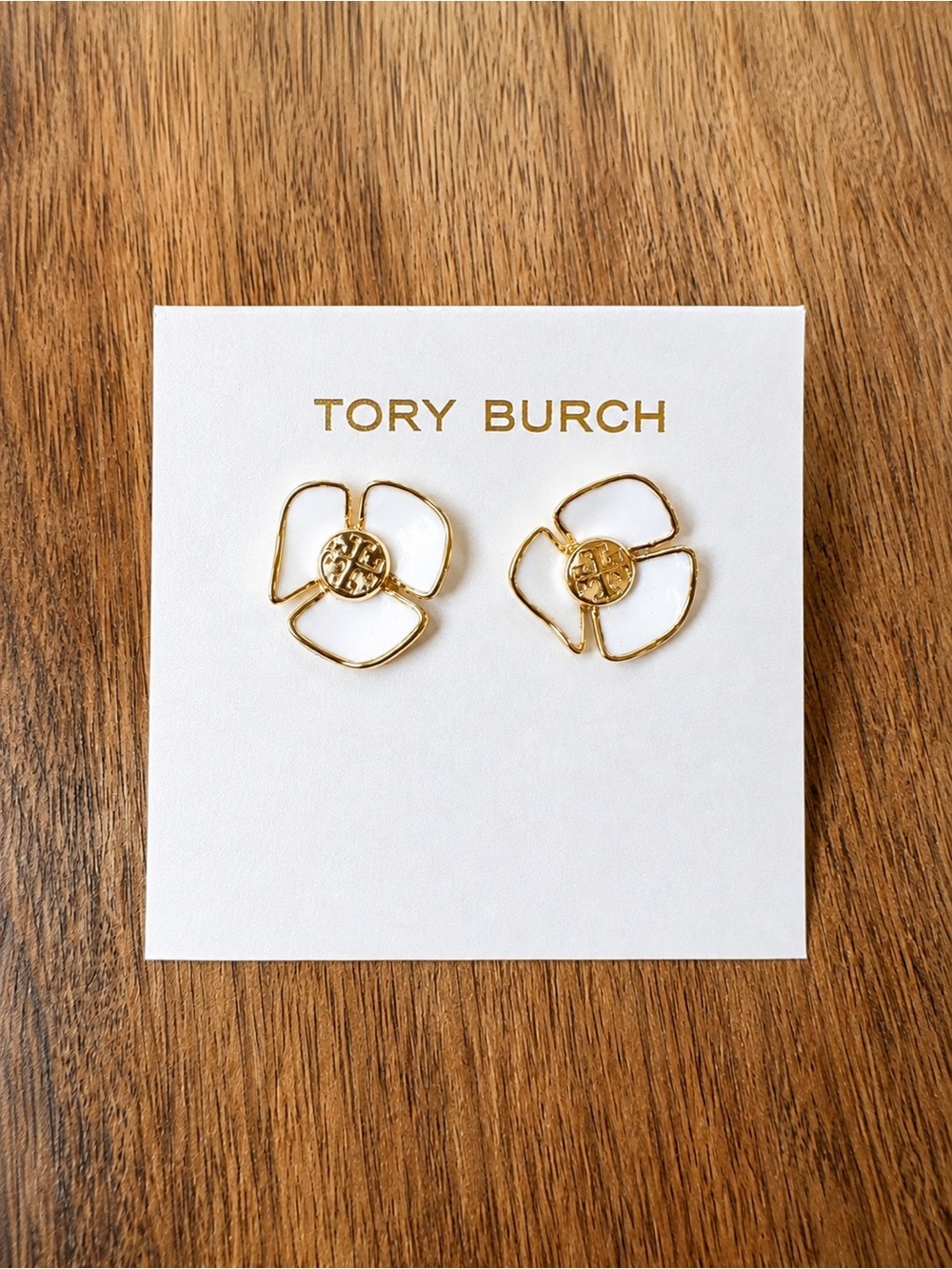 Tory Burch Kira Enamel Flower Stud Earrings – Ivory/Gold